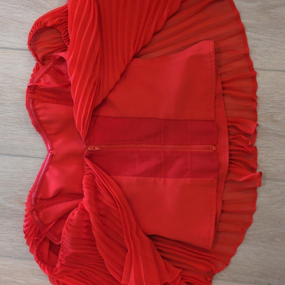 Red Strapless Sweetheart Chiffon Top - Picture 5 of 5